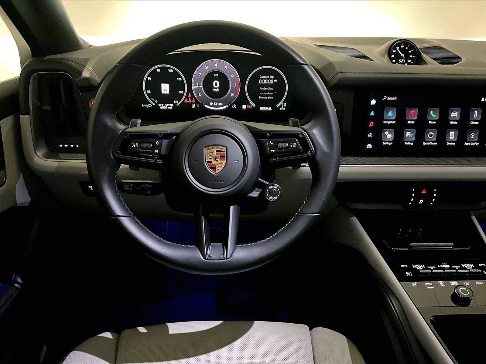 Used 2025 Porsche Cayenne Coupe image 16