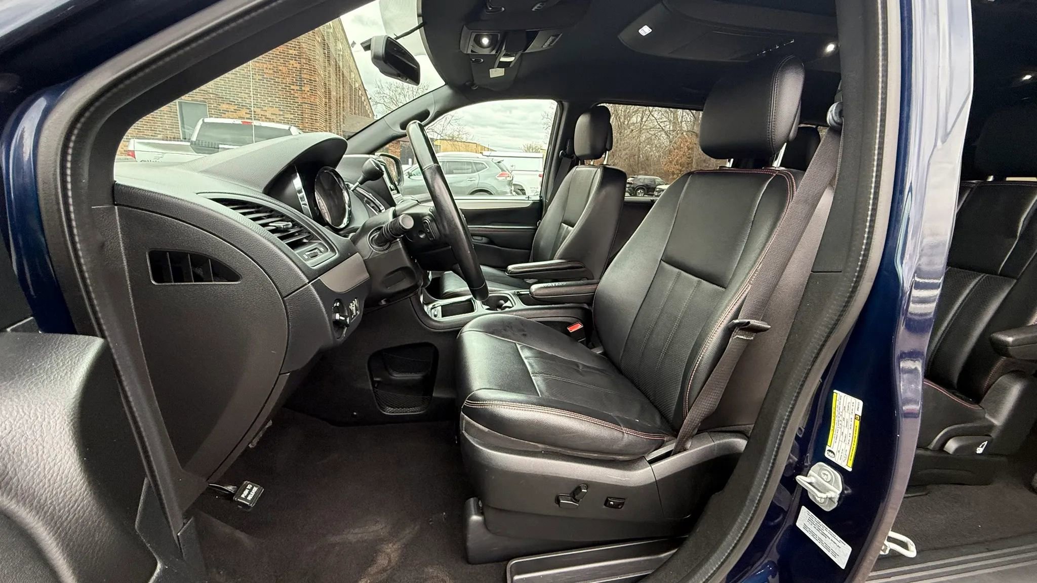 Used 2017 Dodge Grand Caravan GT image 2