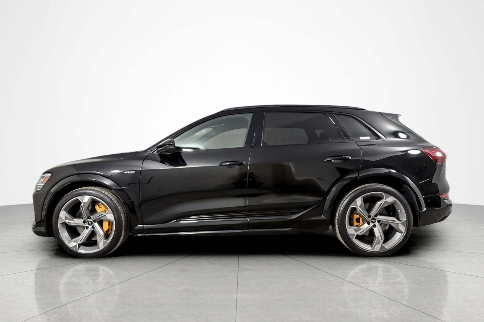 Used 2023 Audi e-tron S Prestige w/ Prestige Package AWD/4WD image 2