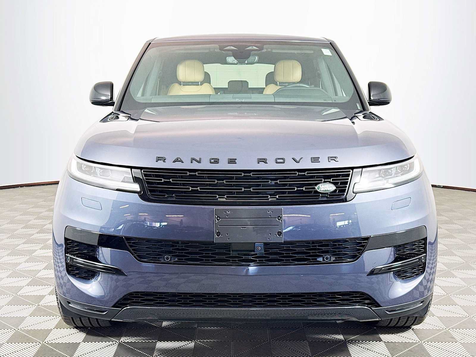 Used 2025 Land Rover Range Rover Sport SE AWD/4WD image 2