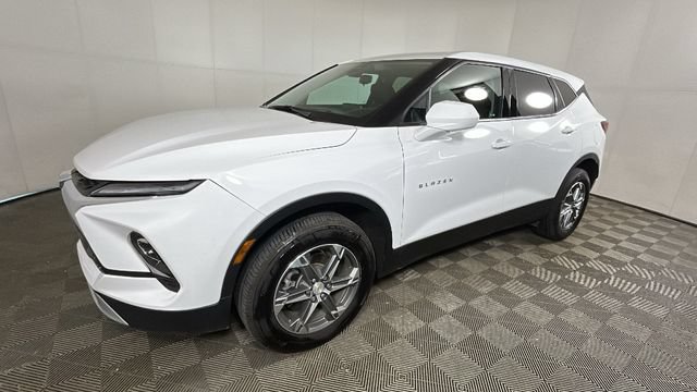 Used 2023 Chevrolet Blazer LT w/ Driver Confidence Package FWD image 7