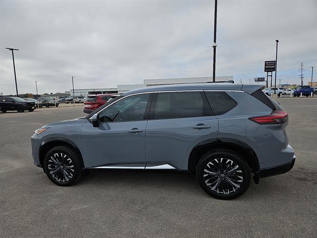 Used 2025 Nissan Rogue Platinum w/ Platinum Premium Package image 2