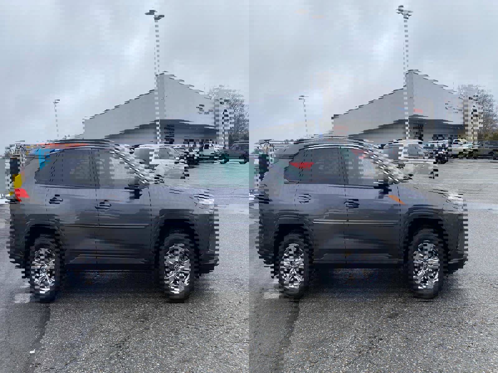 Used 2023 Toyota RAV4 XLE w/ Convenience Package image 2