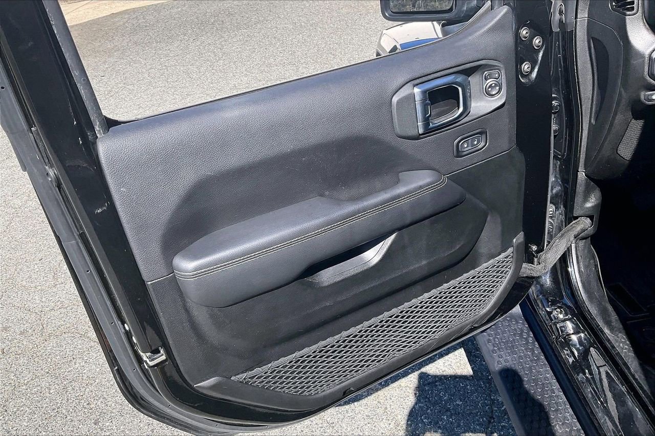 Used 2022 Jeep Wrangler Unlimited Sahara image 27