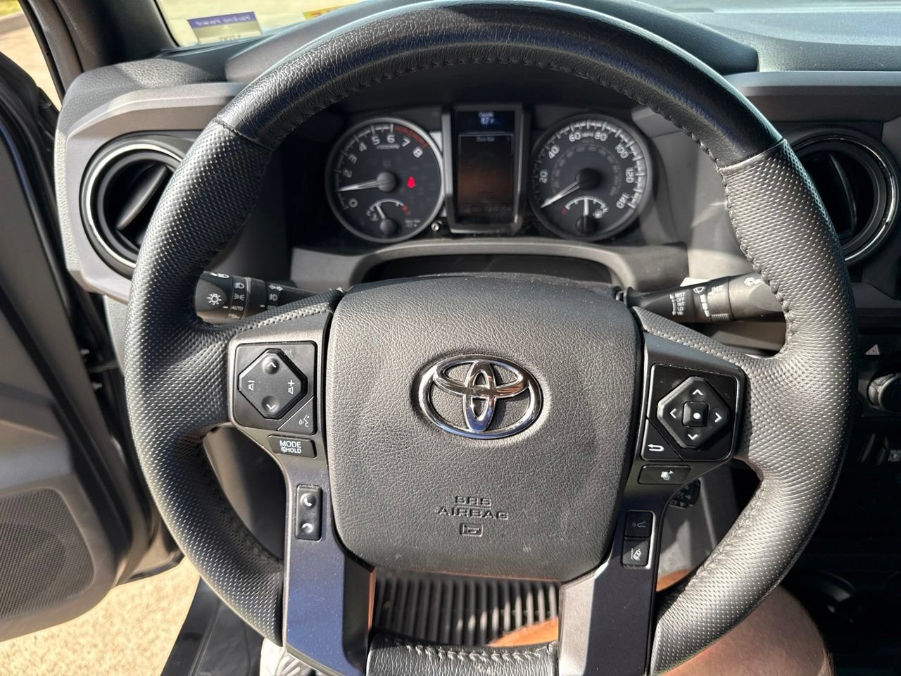 Used 2022 Toyota Tacoma TRD Off-Road AWD/4WD image 21