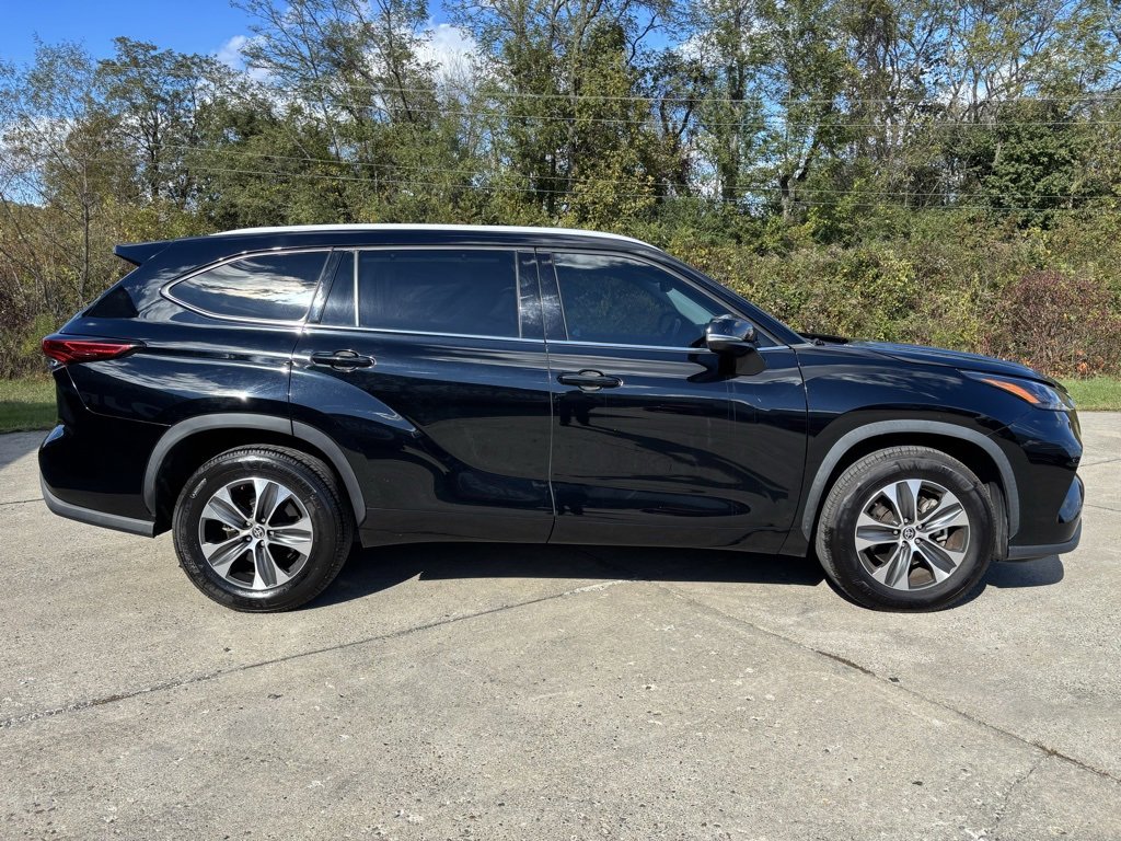 Used 2022 Toyota Highlander XLE image 8