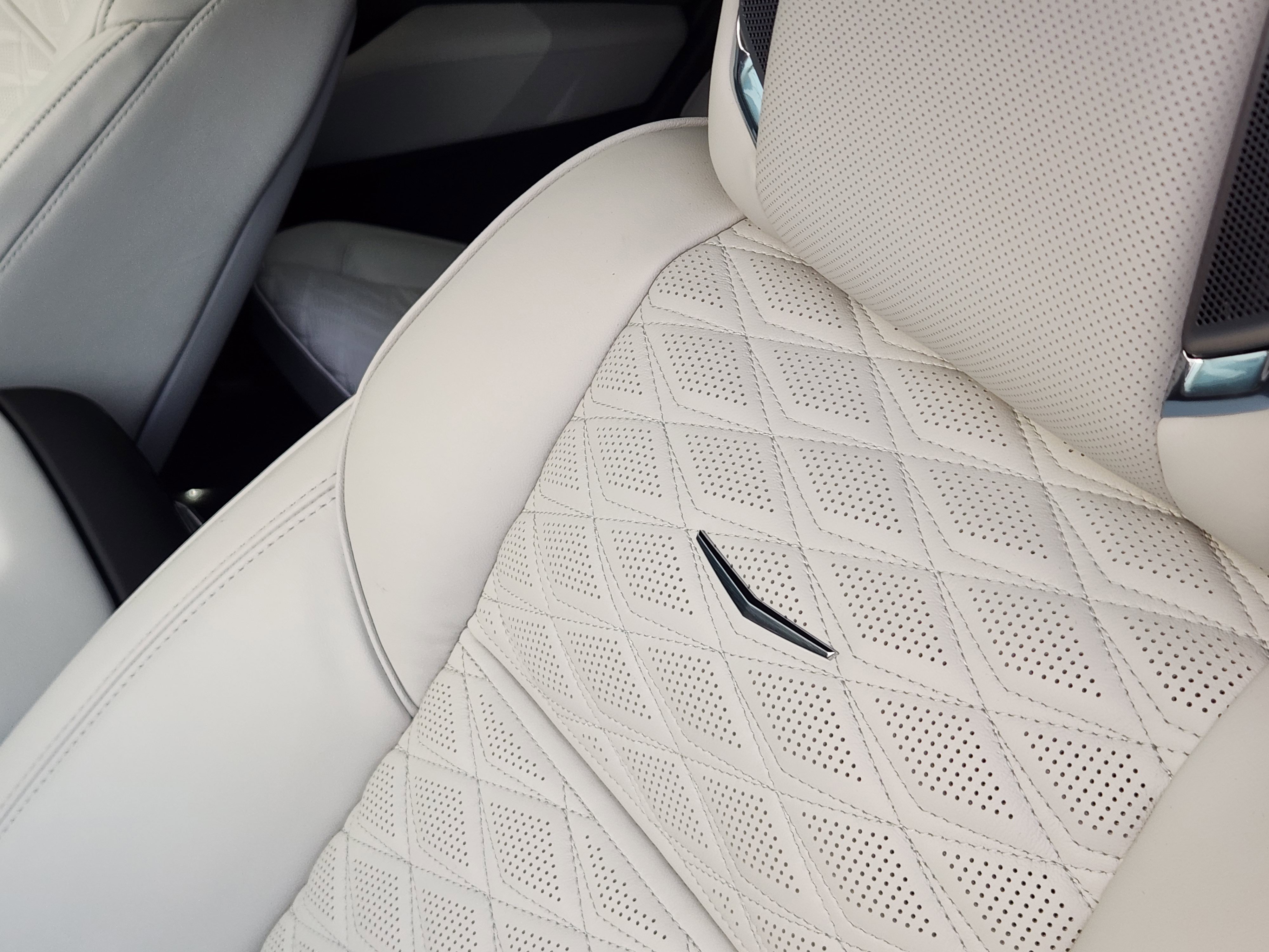 Used 2025 Cadillac Escalade V w/ LPO, ONYX Package image 14