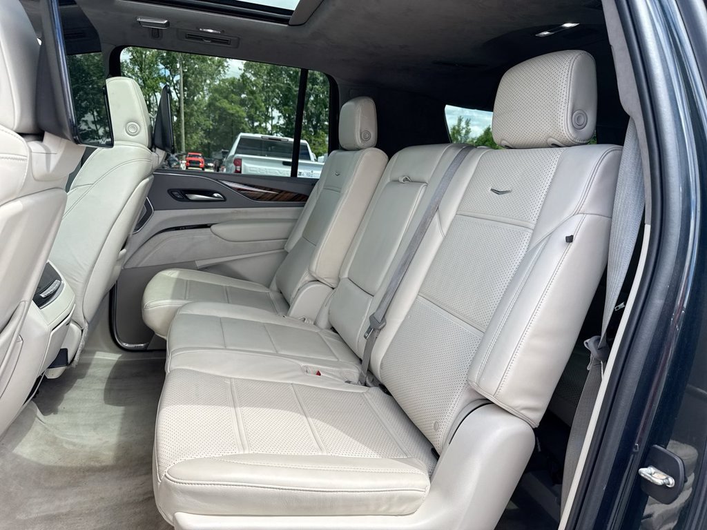 Used 2022 Cadillac Escalade ESV Premium Luxury Platinum AWD/4WD image 23
