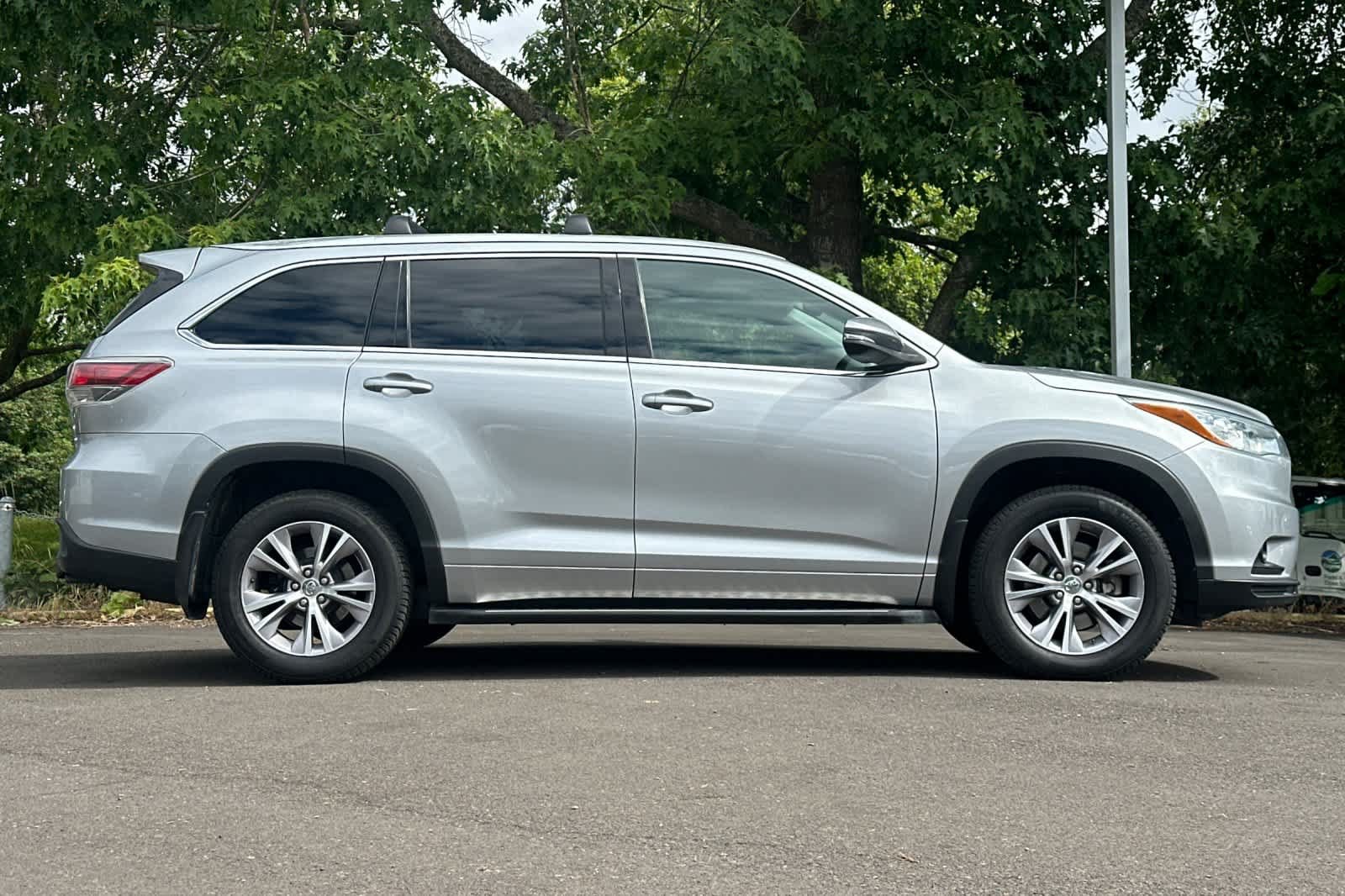 Used 2015 Toyota Highlander XLE AWD/4WD image 8