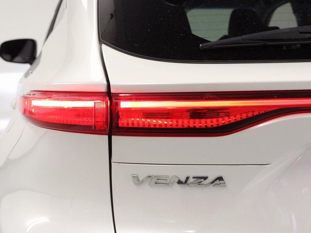Used 2023 Toyota Venza image 11