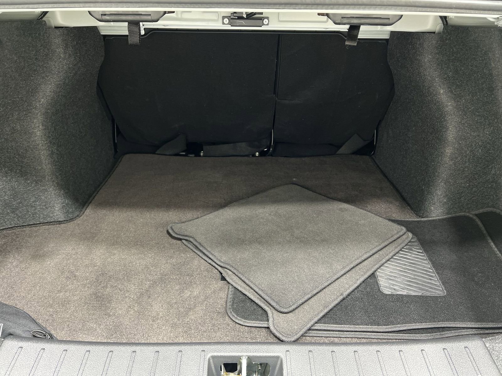 Used 2025 Nissan Versa SV w/ Trunk Package image 22