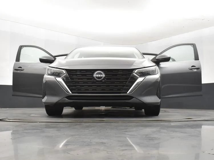 Used 2024 Nissan Sentra SV FWD image 11