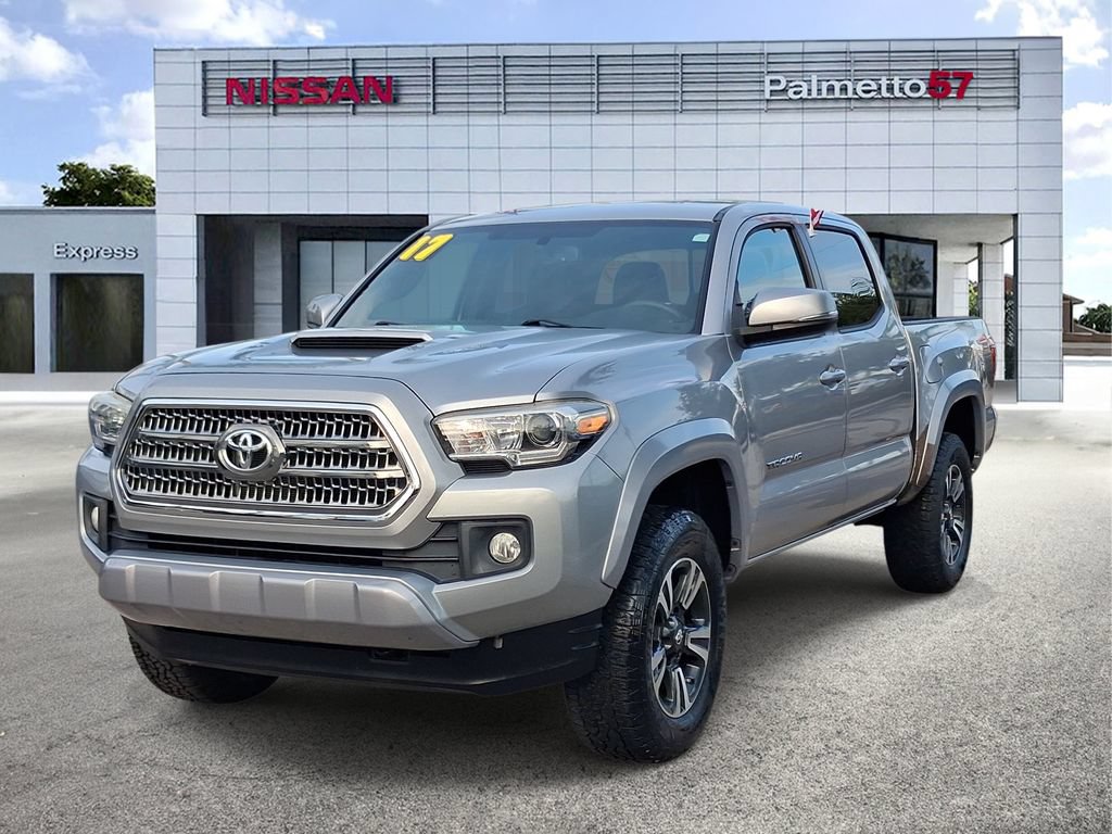 Used 2017 Toyota Tacoma TRD Sport w/ Tow Package RWD image 3