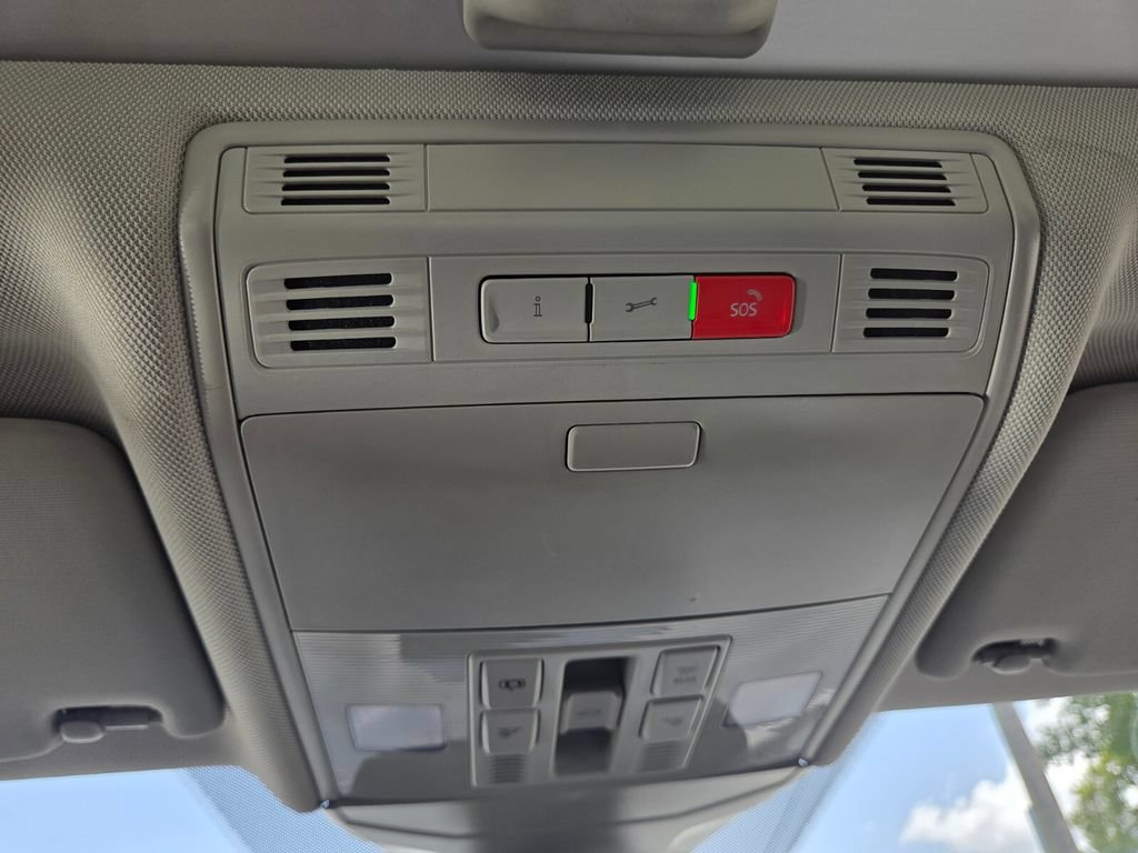 Used 2025 Volkswagen Jetta SE FWD image 16