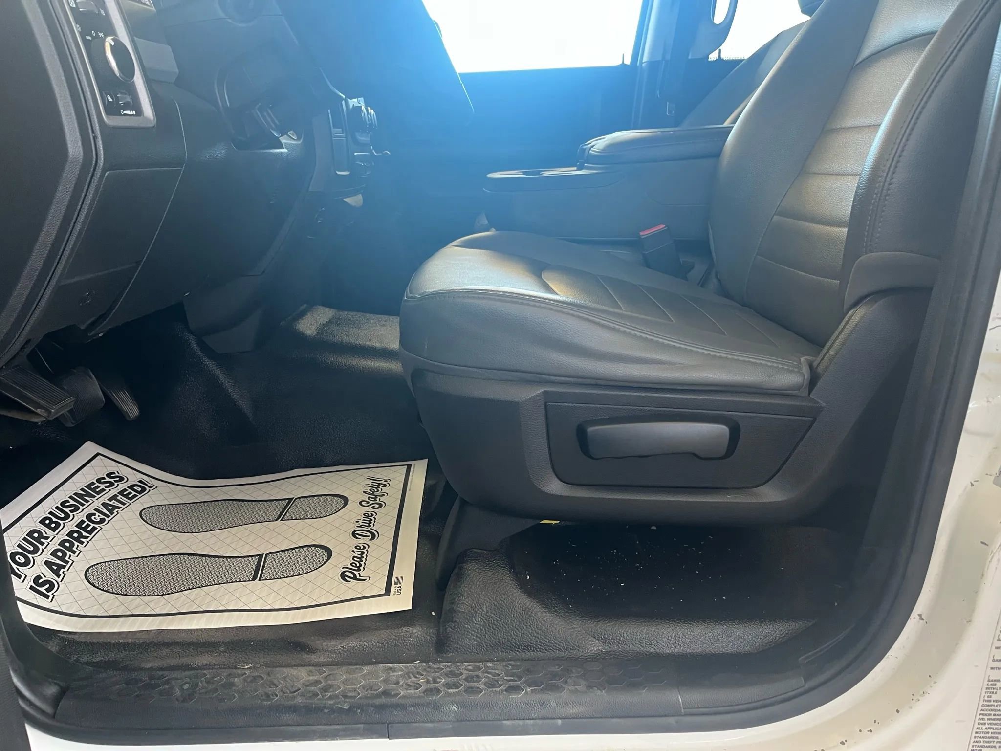 Used 2017 RAM 3500 Tradesman w/ Chrome Appearance Group image 13
