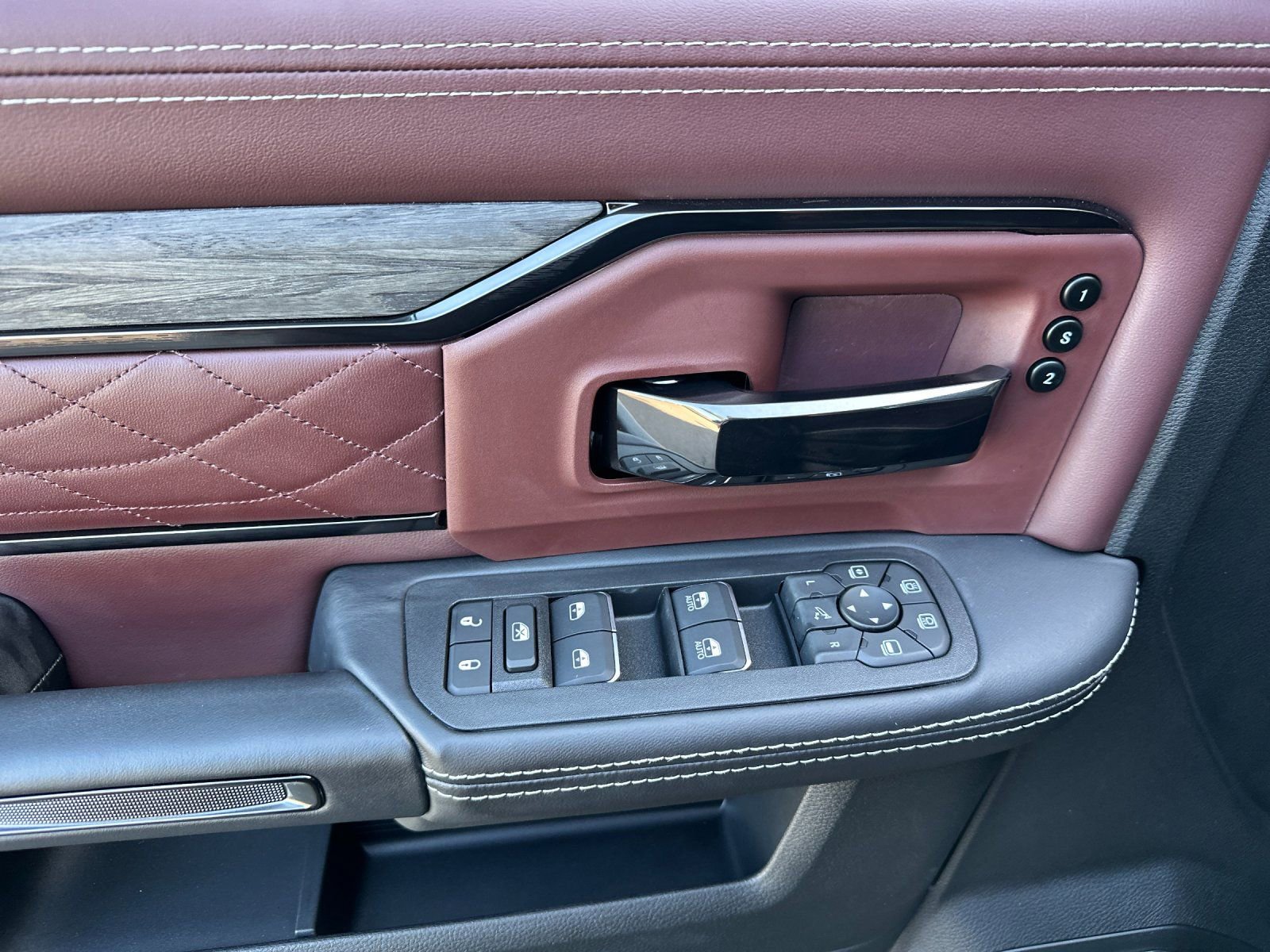 New 2025 RAM 3500 Limited AWD/4WD image 10