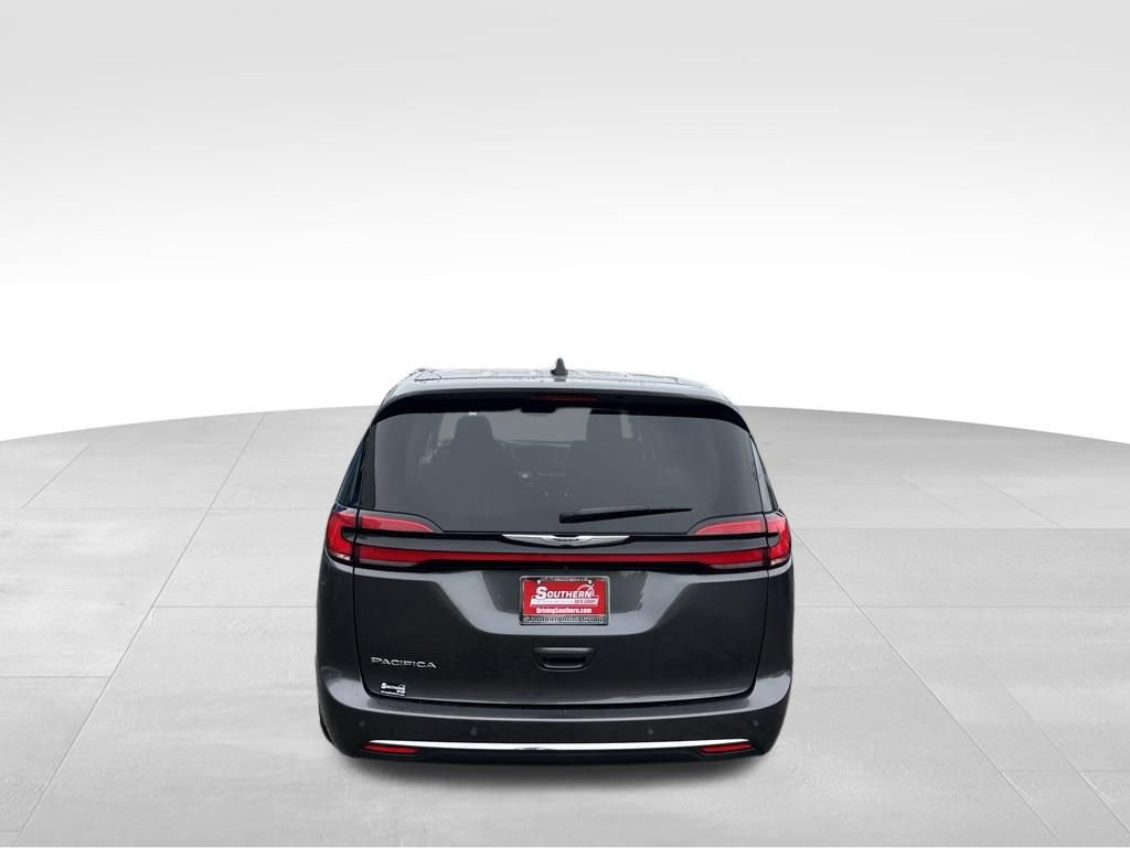 Used 2023 Chrysler Pacifica Touring-L FWD image 25