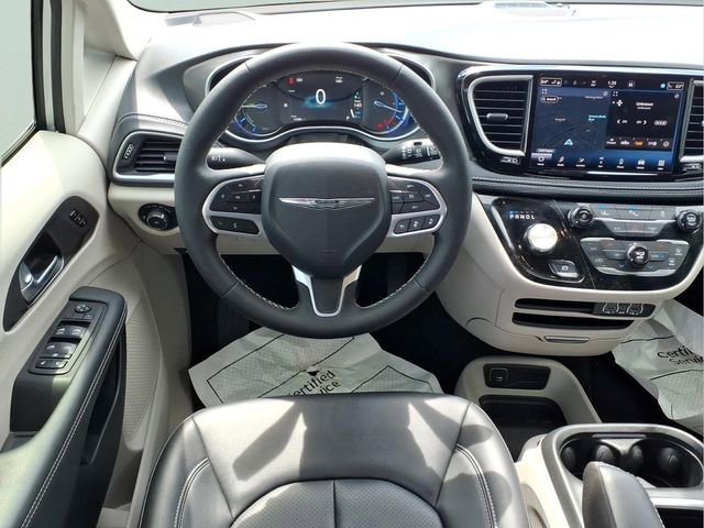 Used 2024 Chrysler Pacifica Select image 4