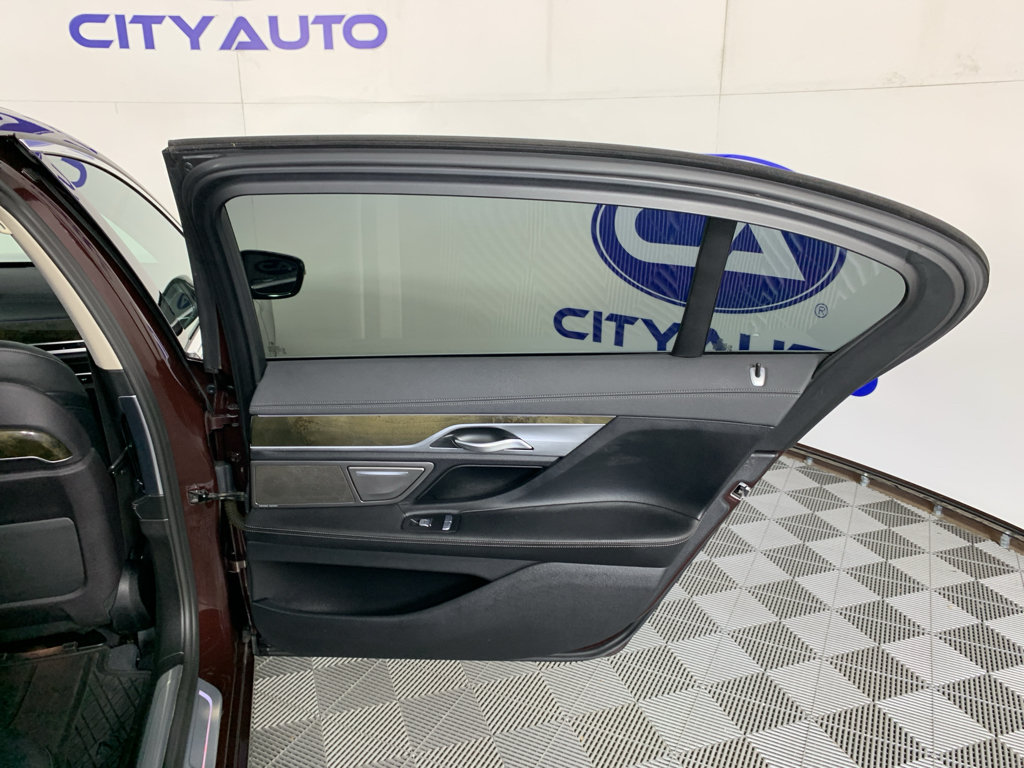 Used 2020 BMW 740i RWD image 38