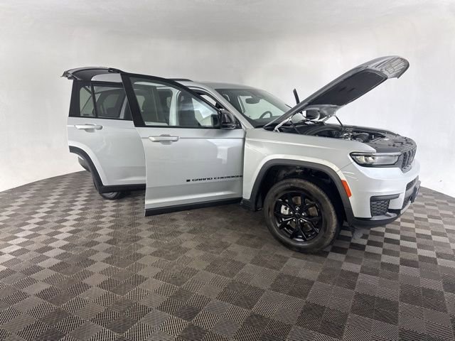 Used 2024 Jeep Grand Cherokee L Laredo image 15