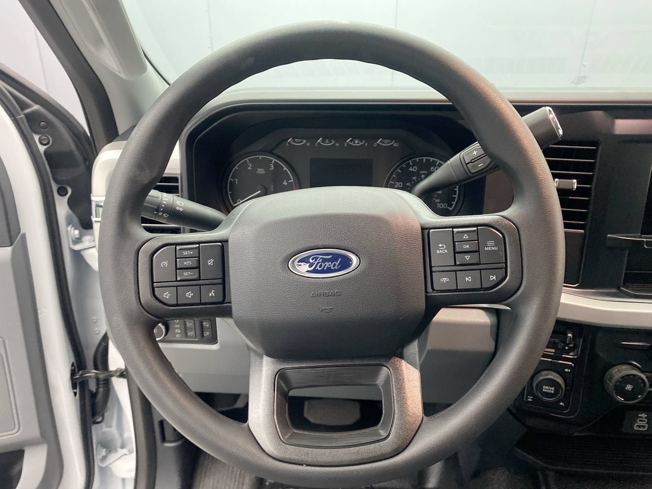 New 2026 Ford F350 XLT w/ FX4 Off-Road Package AWD/4WD image 16