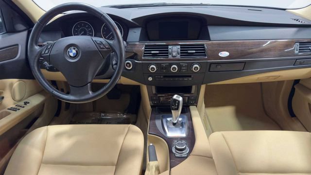 Used 2010 BMW 528i Sedan image 16