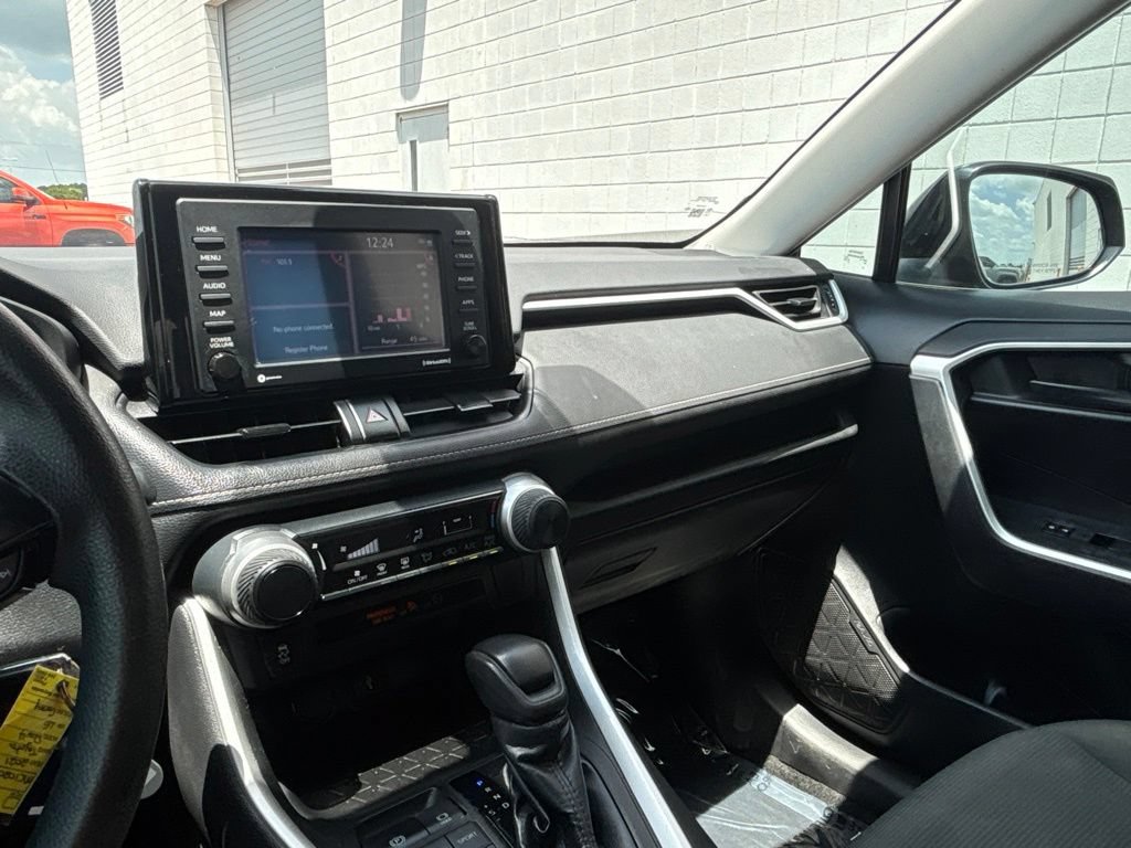 Used 2021 Toyota RAV4 LE FWD image 14