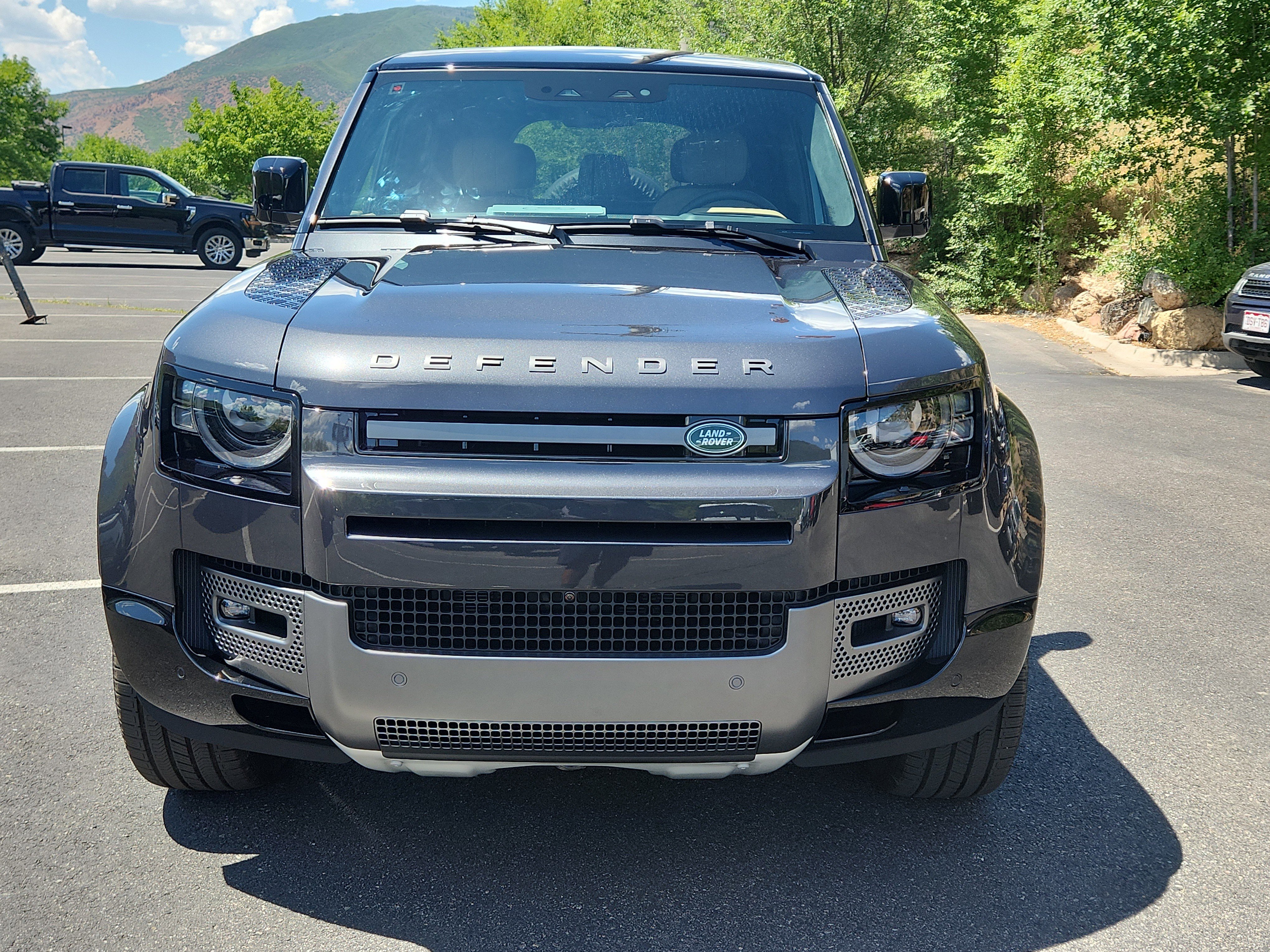 New 2025 Land Rover Defender 110 V8 image 7