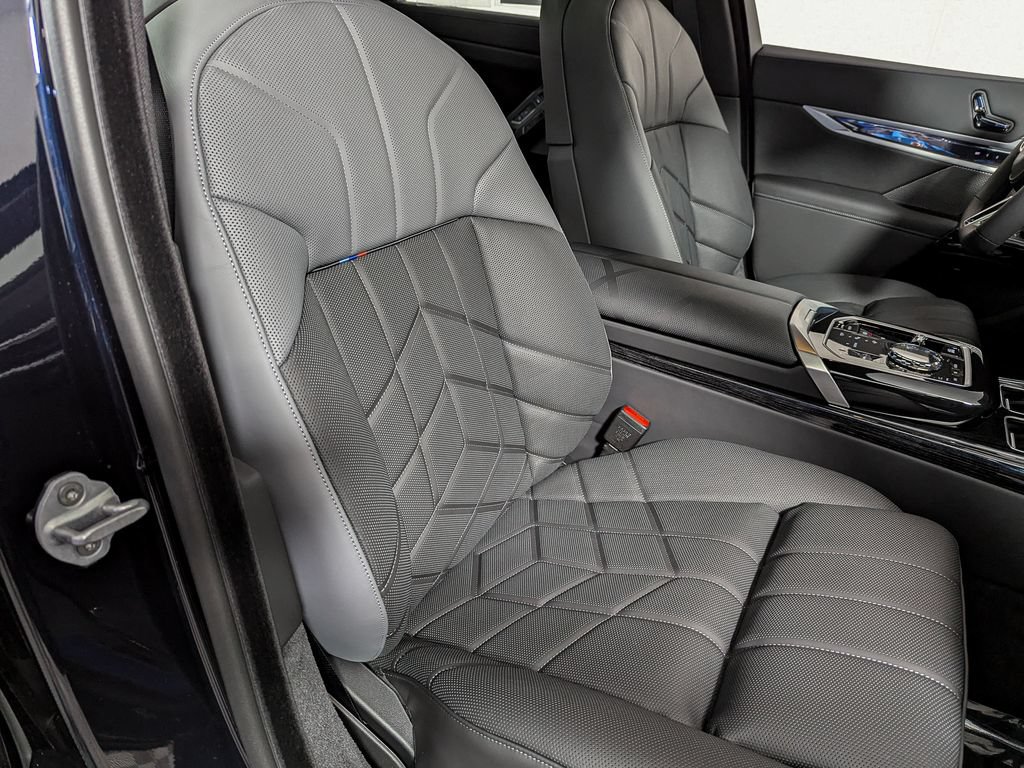 Used 2026 BMW i7 xDrive60 AWD/4WD image 30