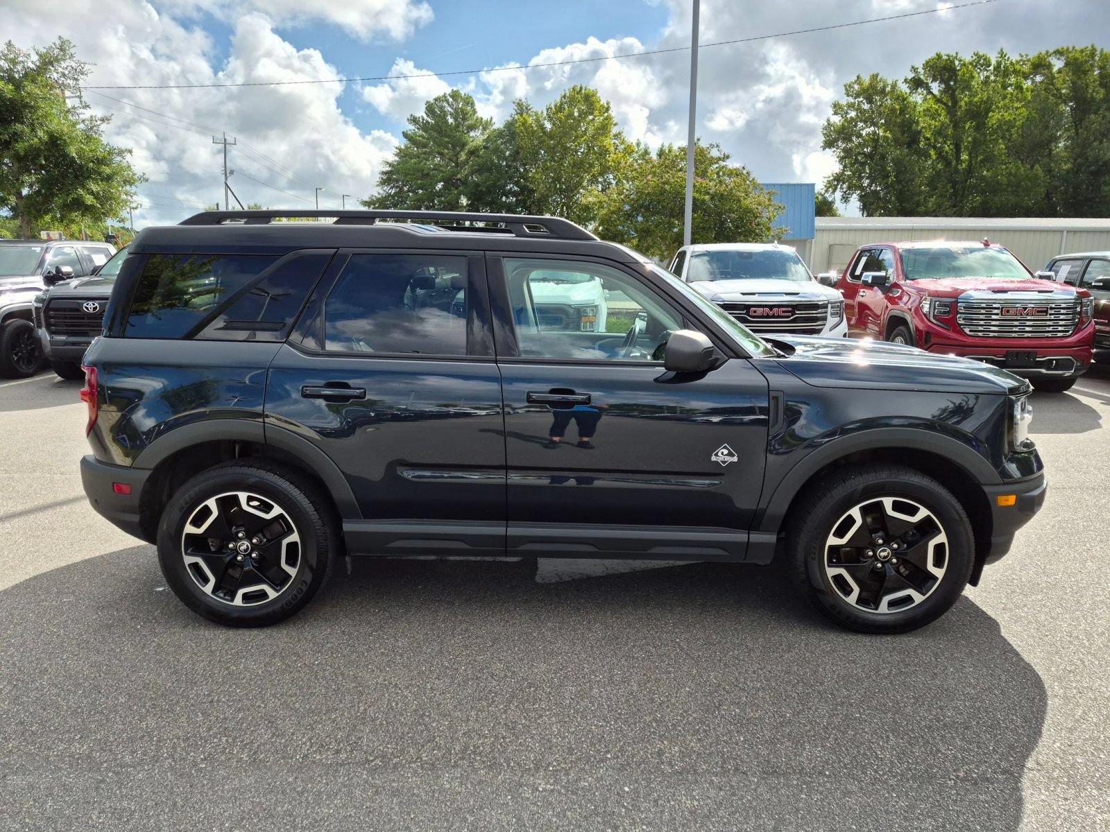 Used 2022 Ford Bronco Sport Outer Banks w/ Tech Package AWD/4WD image 2