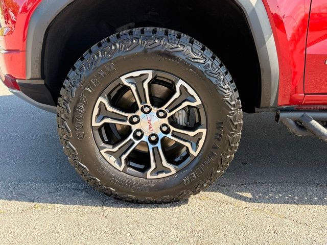 Used 2024 GMC Canyon AT4 w/ Technology Package image 10