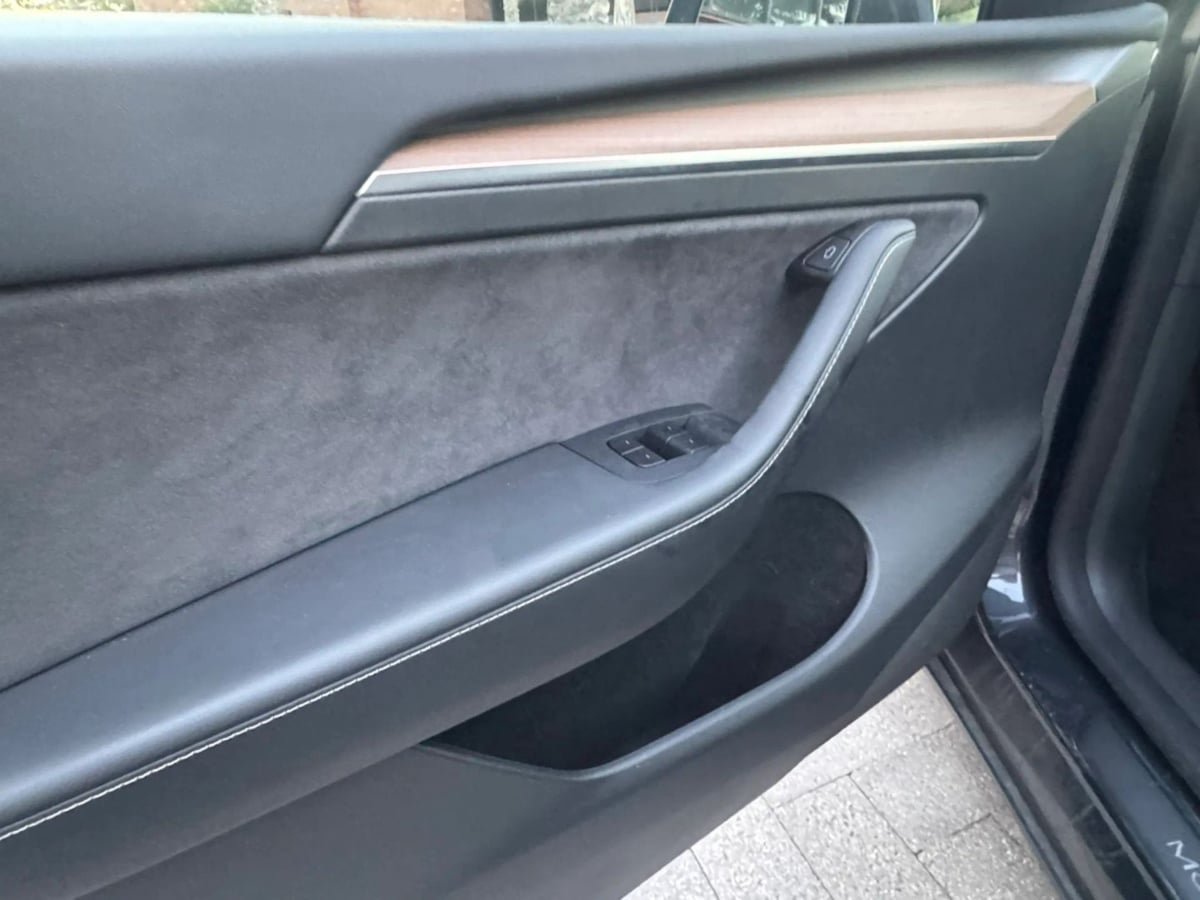 Used 2024 Tesla Model Y Long Range RWD image 24