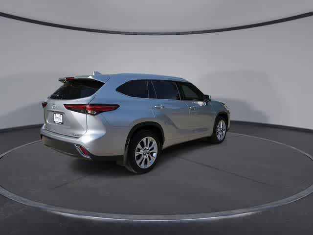 Used 2023 Toyota Highlander Limited FWD image 8
