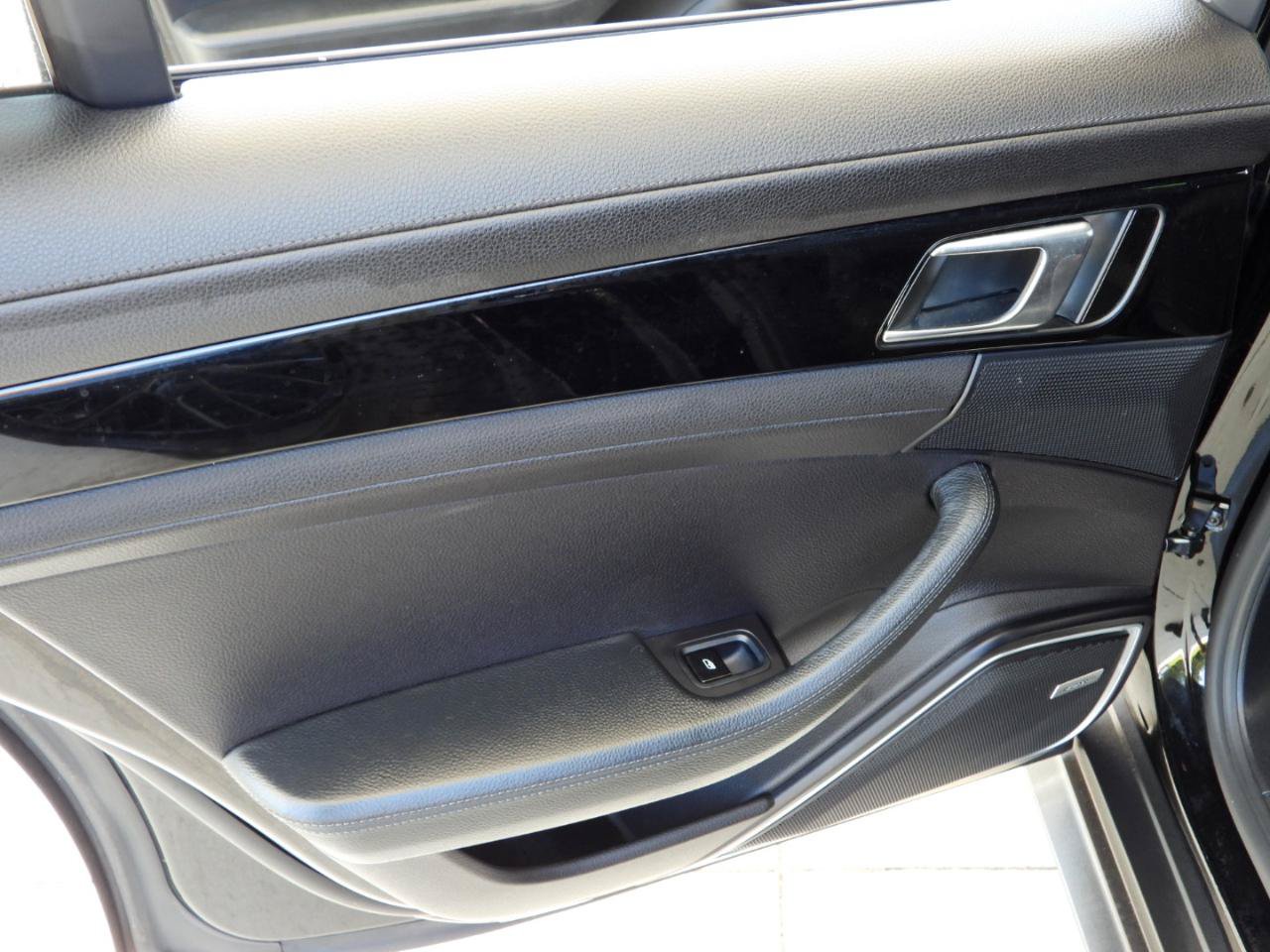 Used 2017 Porsche Panamera RWD image 59