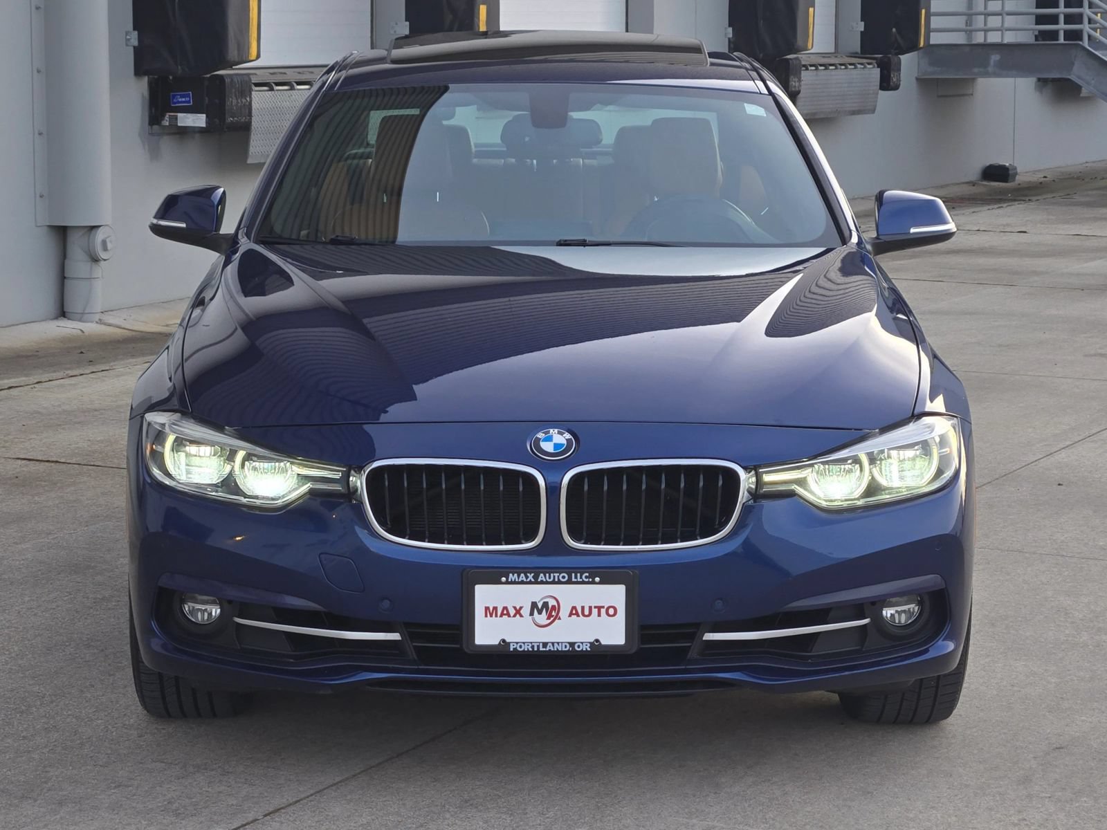 Used 2018 BMW 330i xDrive Sedan w/ Premium Package AWD/4WD image 3