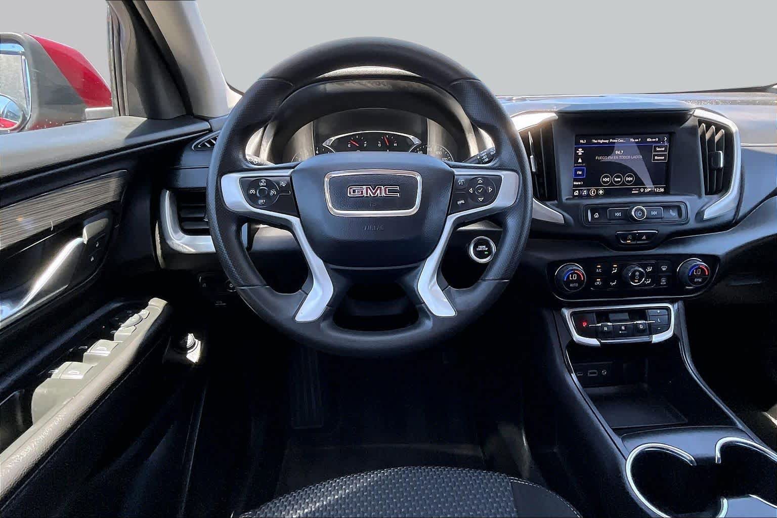Used 2022 GMC Terrain SLE w/ Driver Convenience Package FWD image 6