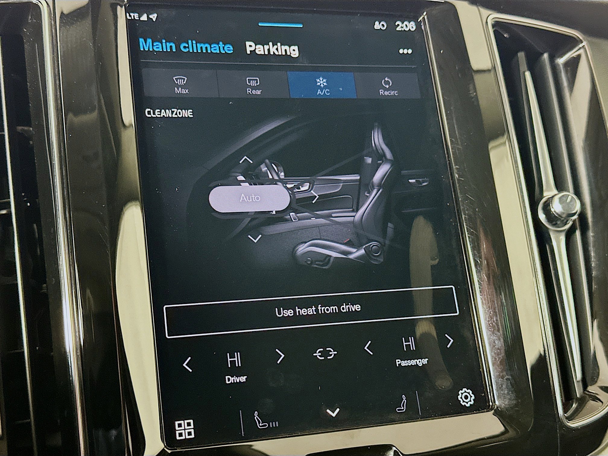 Used 2025 Volvo XC60 B5 Plus image 24