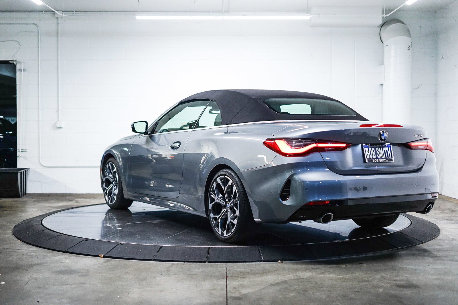 Used 2025 BMW 430i Convertible w/ Convenience Package image 4