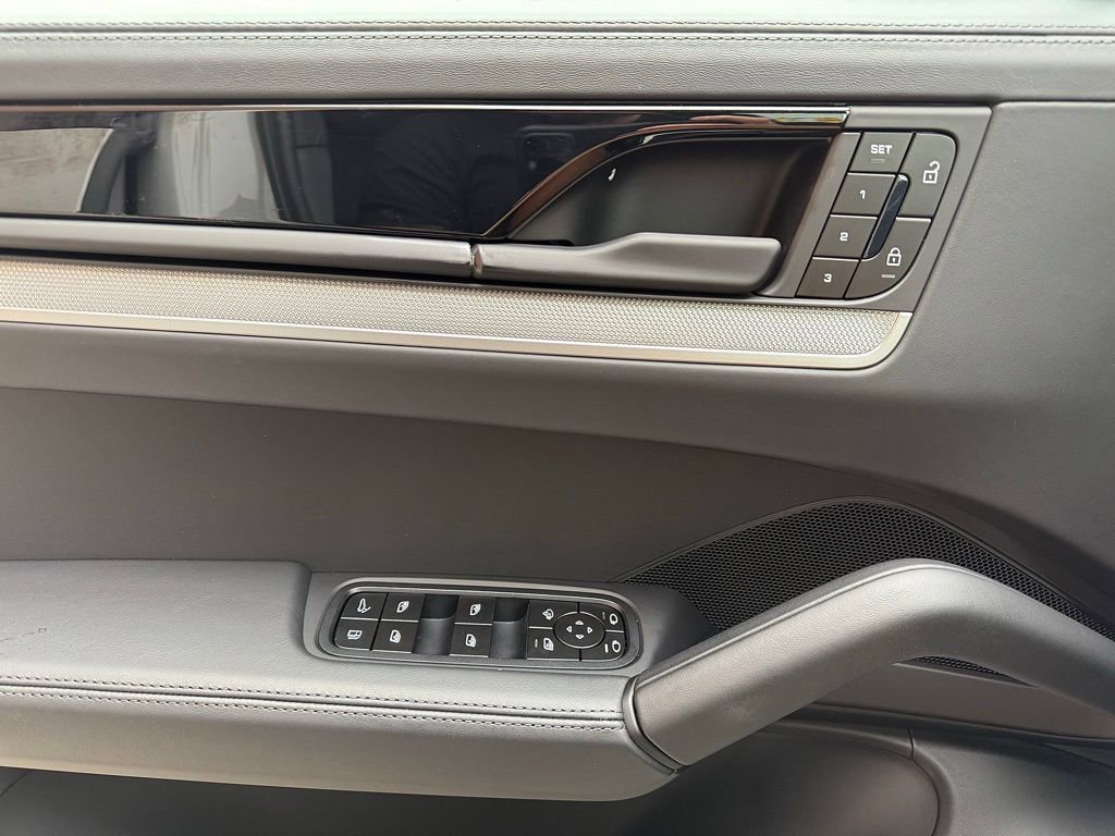 New 2025 Porsche Cayenne S image 17