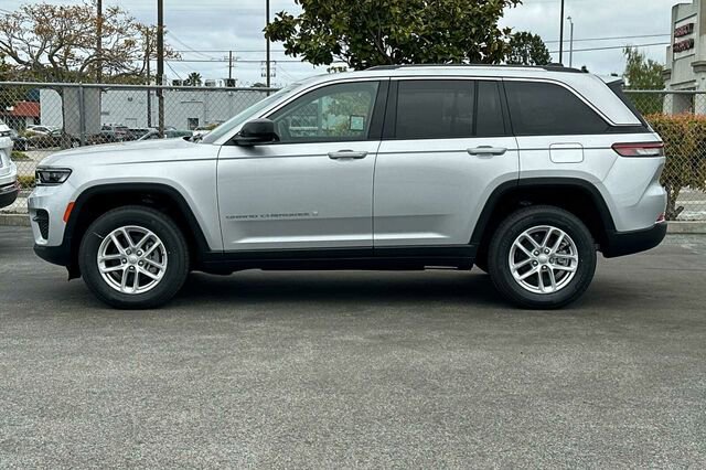 New 2023 Jeep Grand Cherokee Laredo X image 2