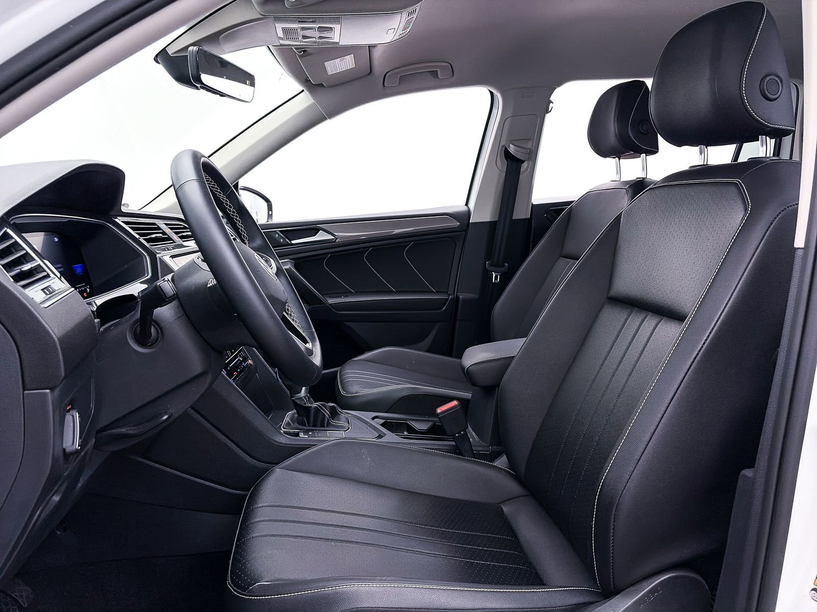 Used 2022 Volkswagen Tiguan SE image 16