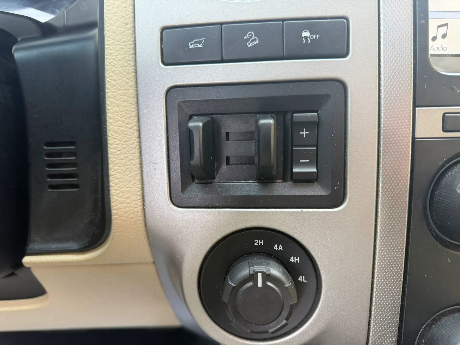 Used 2016 Ford Expedition XLT w/ Equipment Group 202A image 29