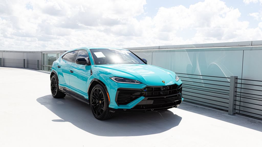 Used 2025 Lamborghini Urus SE AWD/4WD image 2