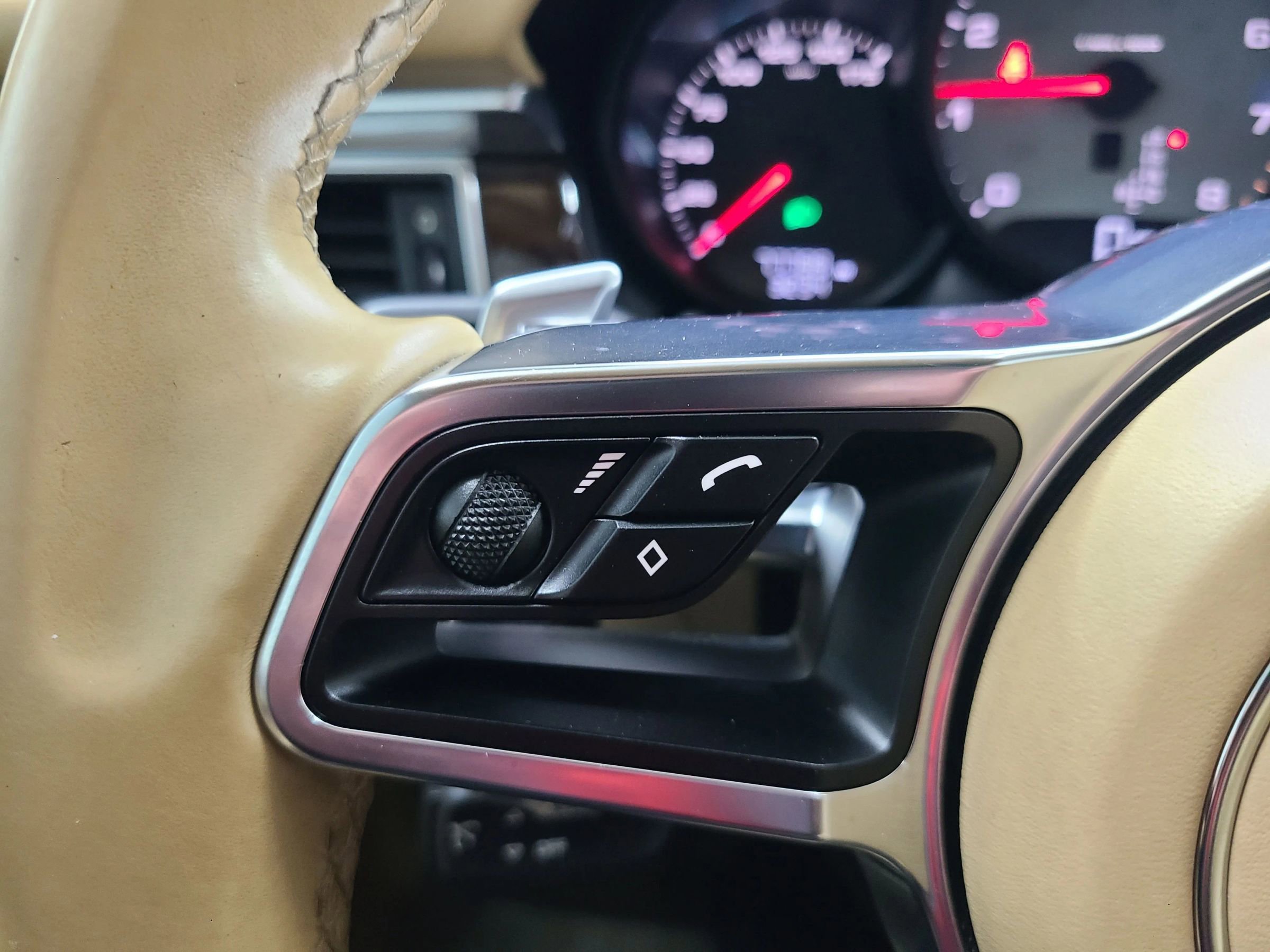 Used 2015 Porsche Macan S AWD/4WD image 31