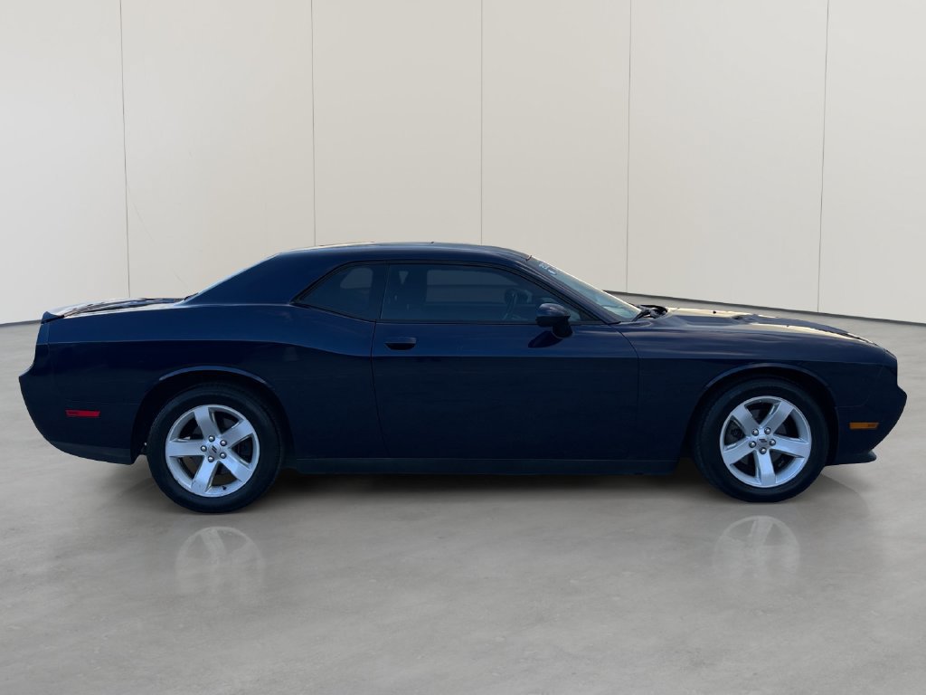Used 2013 Dodge Challenger SXT RWD image 6