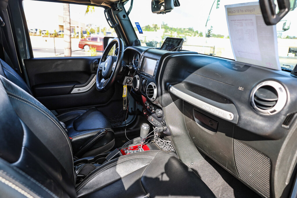 Used 2014 Jeep Wrangler Rubicon w/ Power Convenience Group AWD/4WD image 3