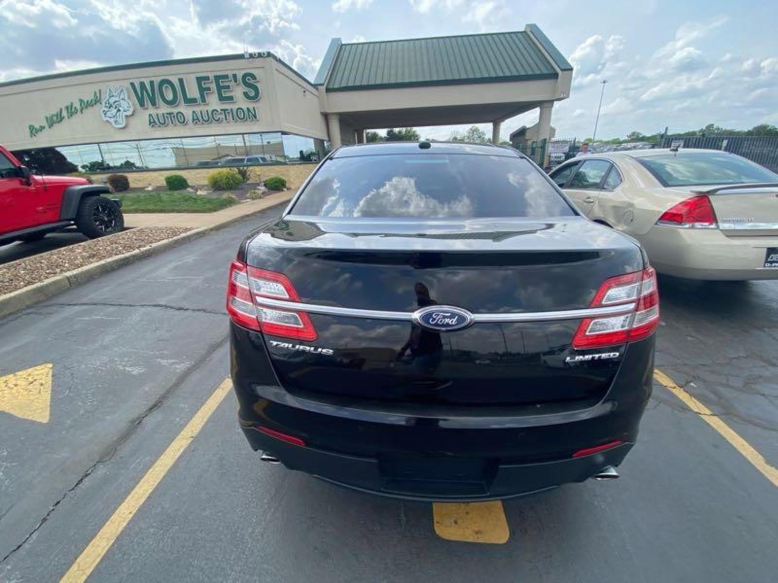 Used 2018 Ford Taurus Limited FWD image 10