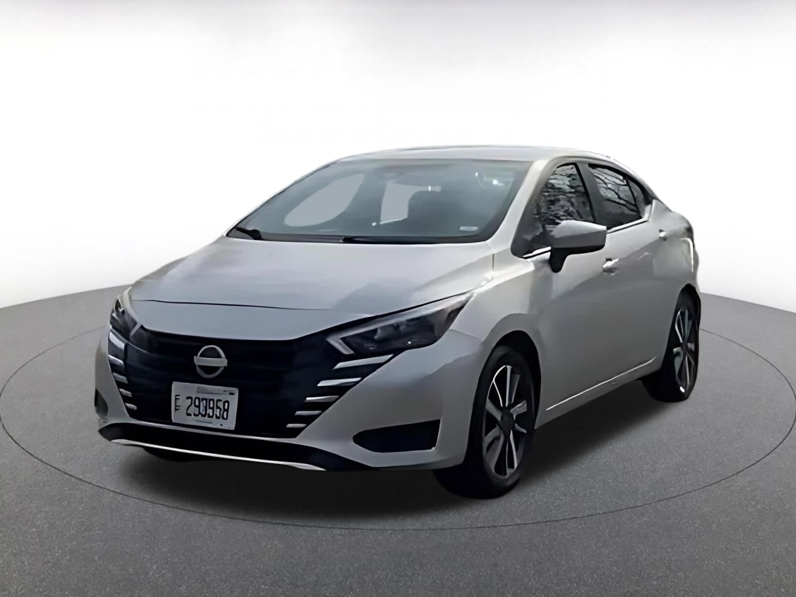 Used 2025 Nissan Versa SV image 4