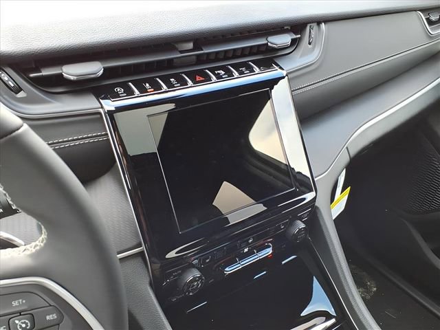 New 2025 Jeep Grand Cherokee Altitude image 19