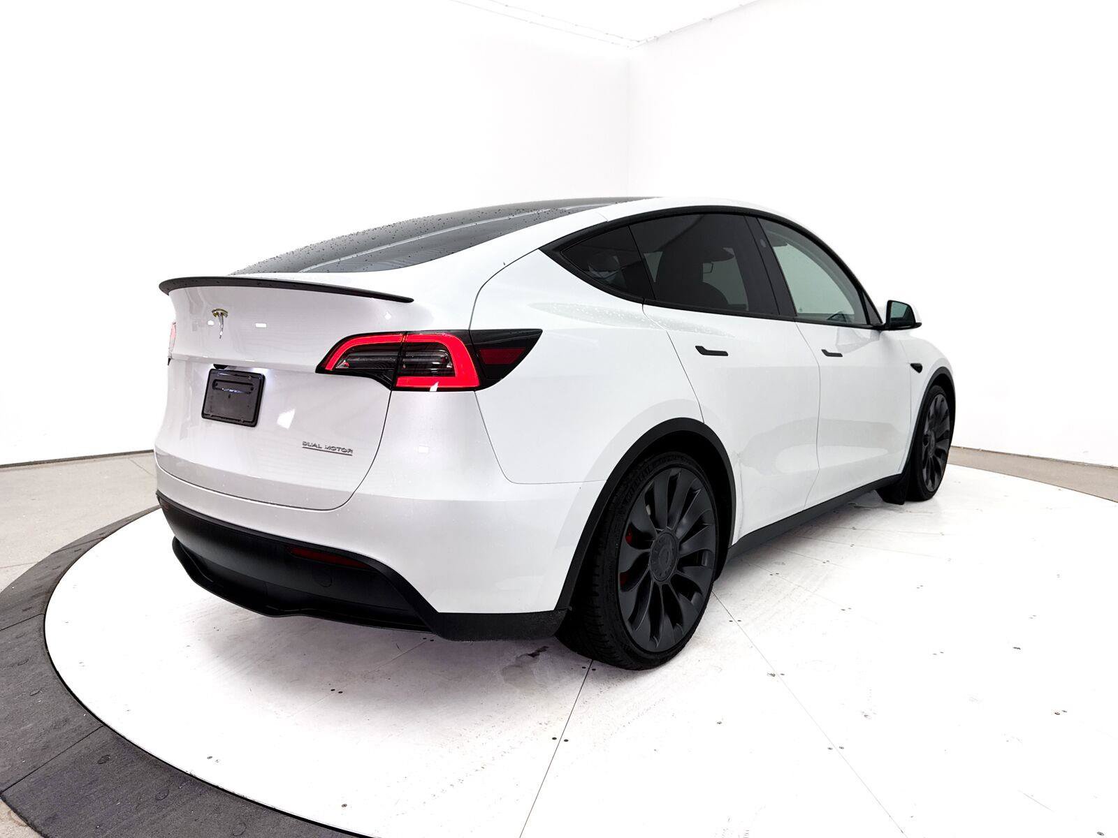 Used 2024 Tesla Model Y Performance AWD/4WD image 16